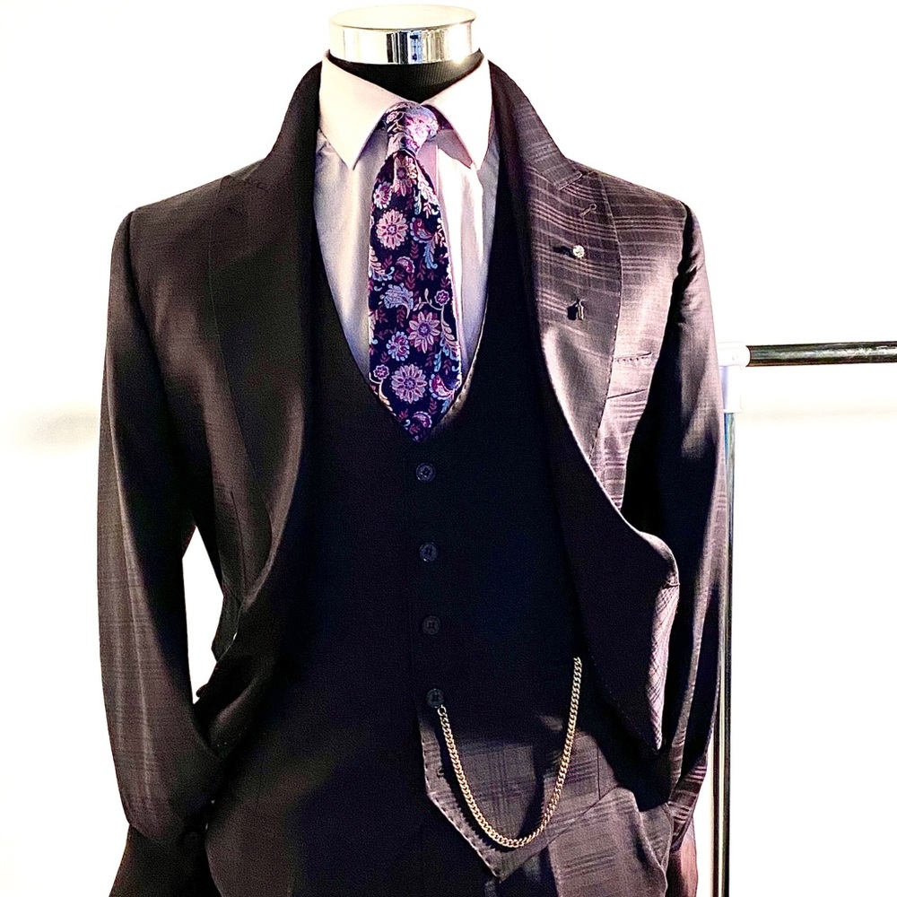 BNWT - $995 MTM 3Piece Suit by Couture in S160 Multiple sizes available